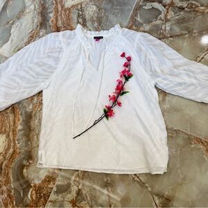 Vince Camuto white long sleeve top size Small loose fit